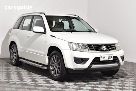 White 2015 Suzuki Grand Vitara Wagon Navigator (4X2)