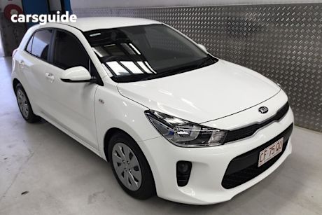 White 2019 Kia RIO Hatchback S