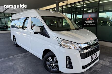 White 2022 Toyota HiAce Bus Slwb Commuter (12 Seats)