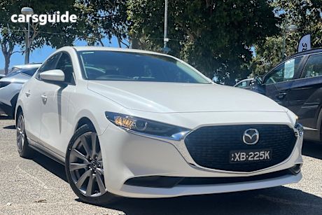 White 2019 Mazda 3 Sedan G25 Evolve