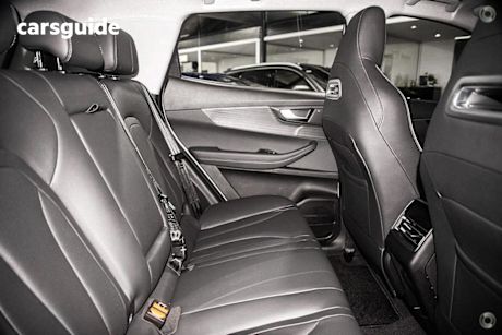 Silver 2025 Chery Tiggo 4 Wagon Ultimate