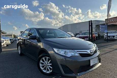 Grey 2014 Toyota Camry Sedan Hybrid H