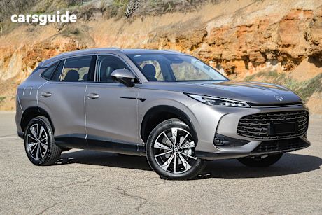 Silver 2025 MG HS Wagon Excite