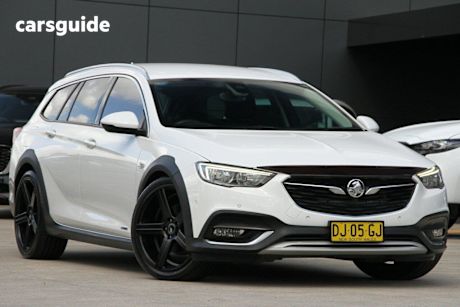 White 2017 Holden Calais Sportswagon Tourer
