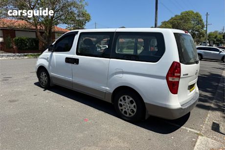 White 2011 Hyundai Imax Wagon