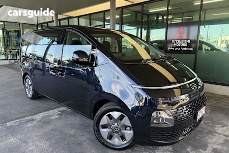 Blue 2022 Hyundai Staria Wagon