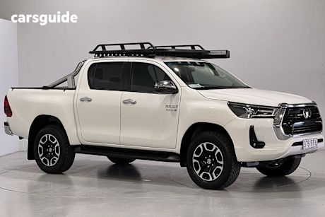 White 2022 Toyota Hilux Double Cab Pick Up Sr5 (4X4)