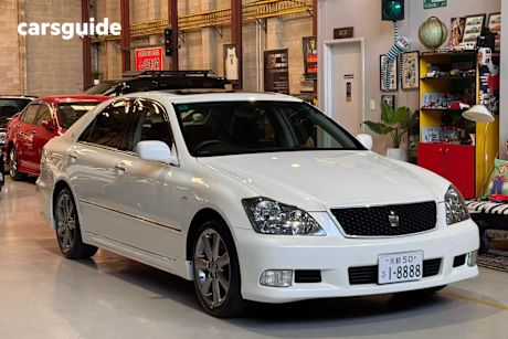 White 2005 Toyota Crown Sedan