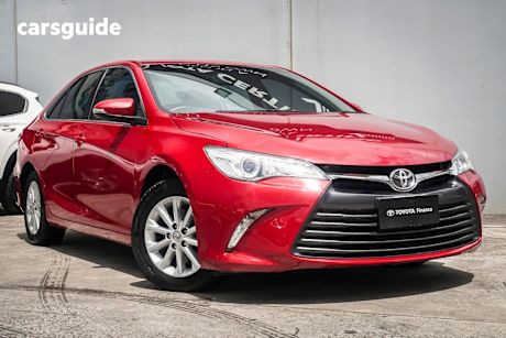 Red 2015 Toyota Camry Sedan Altise