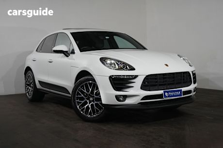 White 2018 Porsche Macan Wagon