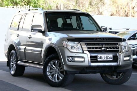 Gold 2015 Mitsubishi Pajero Wagon Exceed Lwb (4X4)