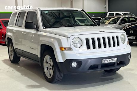 White 2014 Jeep Patriot Wagon Limited (4X4)