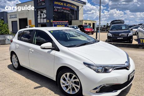 White 2017 Toyota Corolla Hatchback Ascent Sport