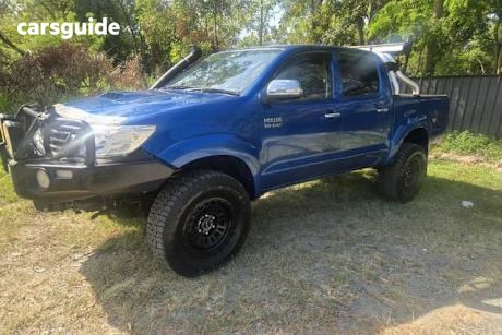Blue 2013 Toyota Hilux Dual Cab Pick-up Sr5 (4X4)