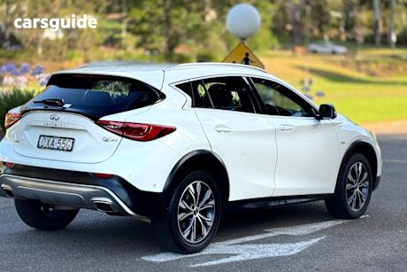 White 2017 Infiniti QX30 Wagon Premium 2.0T
