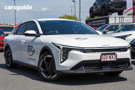 White 2024 Kia K4 Sedan Sport+