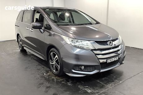 Grey 2015 Honda Odyssey Wagon Vti-L