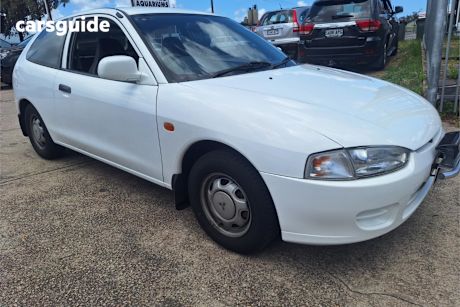 White 1996 Mitsubishi Mirage Hatchback