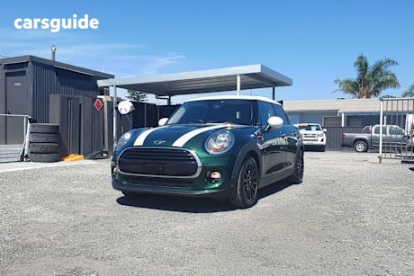 Green 2017 Mini Cooper Hatchback 5D Hatch