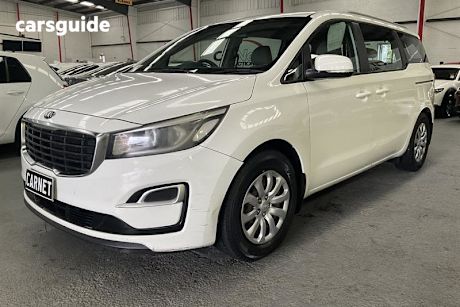 White 2018 Kia Carnival Wagon S