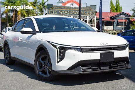 White 2024 Kia K4 Sedan Sport+