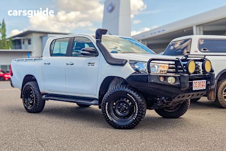White 2016 Toyota Hilux Dual Cab Chassis Sr (4X4)