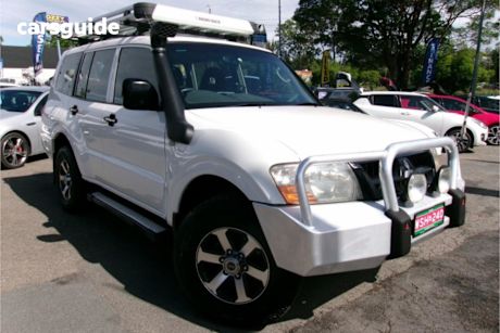 White 2004 Mitsubishi Pajero Wagon Glx Lwb (4X4)