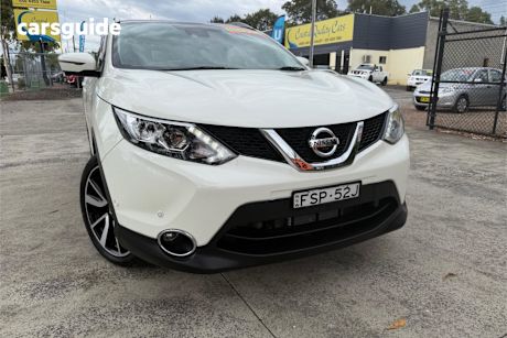 White 2015 Nissan Qashqai Wagon Tl