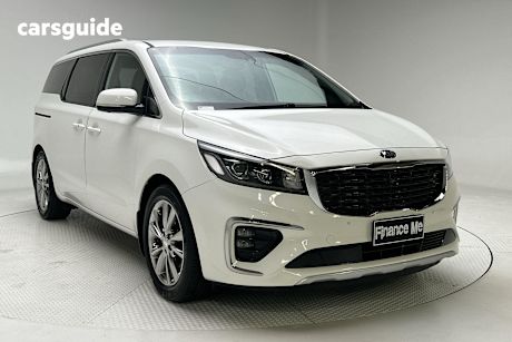 White 2018 Kia Carnival Wagon Platinum