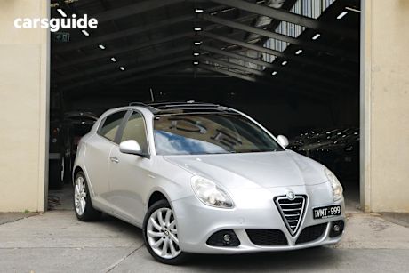 Silver 2013 Alfa Romeo Giulietta Hatchback Distinctive