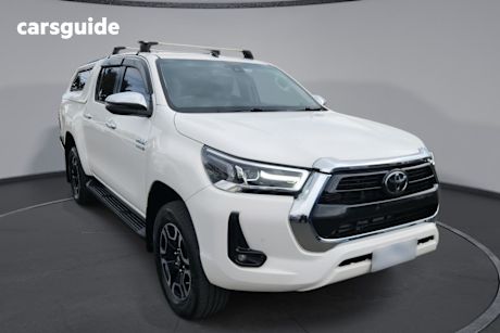 White 2020 Toyota Hilux Double Cab Pick Up Sr5 (4X4)