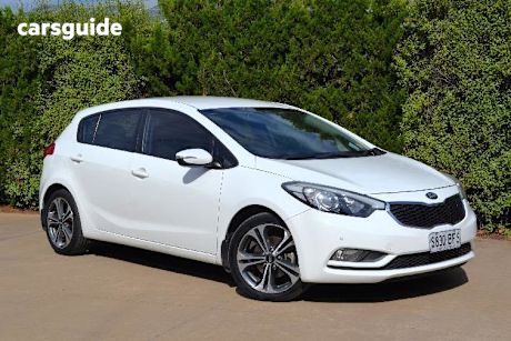 White 2015 Kia Cerato Hatchback S