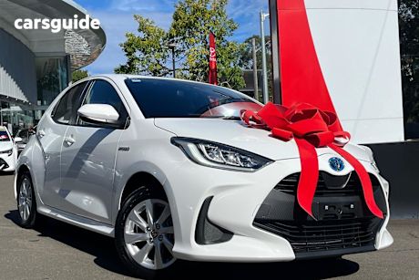 White 2023 Toyota Yaris Hatchback Sx Hybrid