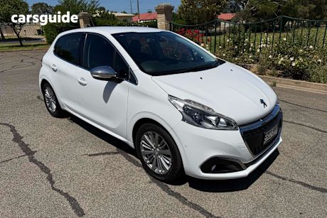 White 2015 Peugeot 208 Hatchback Allure