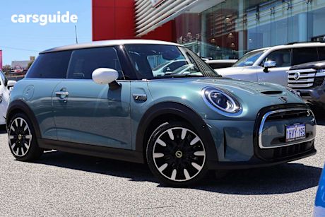 Green 2023 Mini Cooper Hatchback Se Classic 3D Hatch