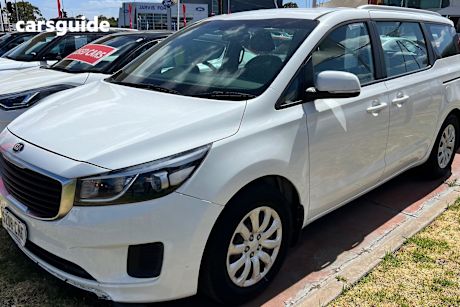 White 2017 Kia Carnival Wagon S