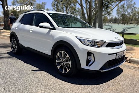 White 2024 Kia Stonic Wagon Sport