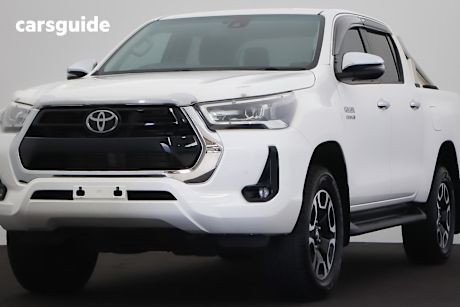 White 2022 Toyota Hilux Double Cab Pick Up Sr5 (4X4)