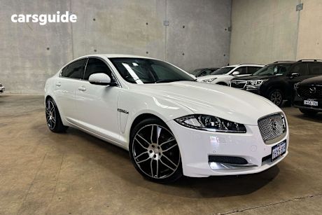 White 2014 Jaguar XF Sedan 2.0 Luxury