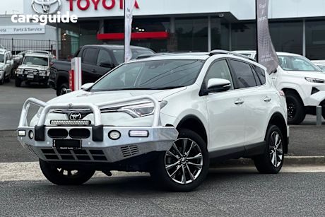 White 2018 Toyota RAV4 Wagon Cruiser (4X4)