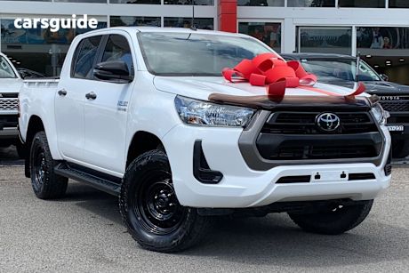 White 2020 Toyota Hilux Double Cab Pick Up Sr (4X4)