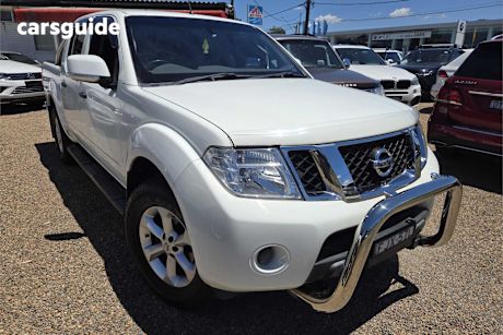 White 2013 Nissan Navara Dual Cab Pick-up St (4X4)