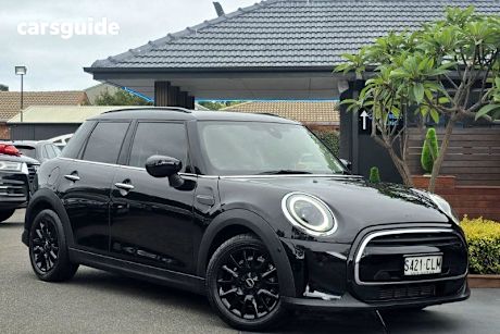 Black 2021 Mini Cooper Hatchback Classic 5D Hatch