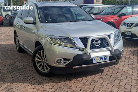 Silver 2016 Nissan Pathfinder Wagon St-L (4X2)