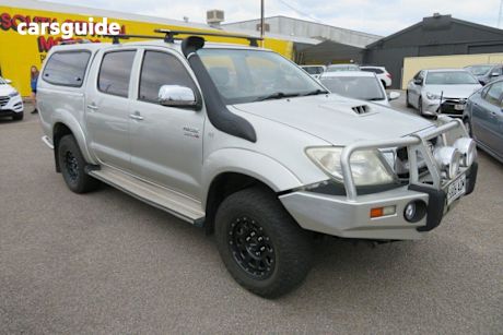 Silver 2009 Toyota Hilux Dual Cab Pick-up Sr5 (4X4)