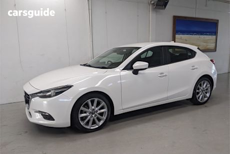 White 2018 Mazda 3 Hatchback Sp25