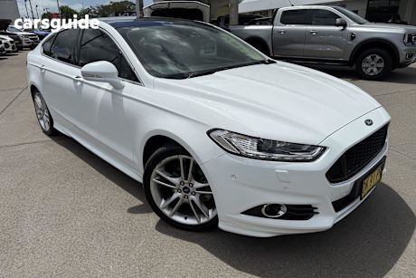 White 2017 Ford Mondeo Hatchback Titanium