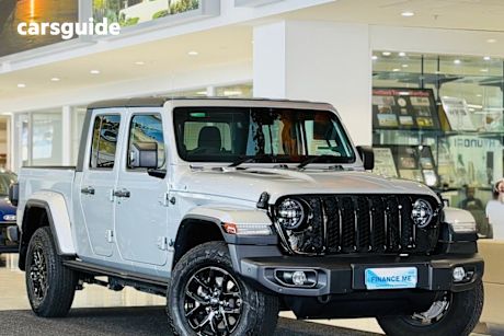 Silver 2023 Jeep Gladiator Dual Cab Utility Night Eagle (4X4)