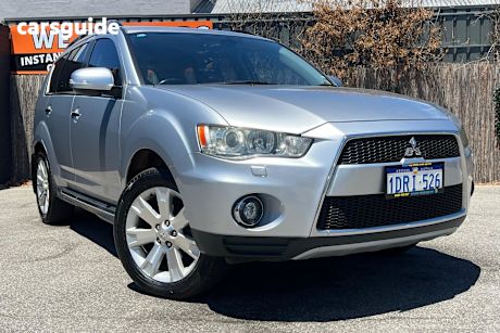 Silver 2011 Mitsubishi Outlander Wagon Vr-X