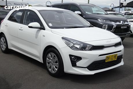White 2023 Kia RIO Hatchback S